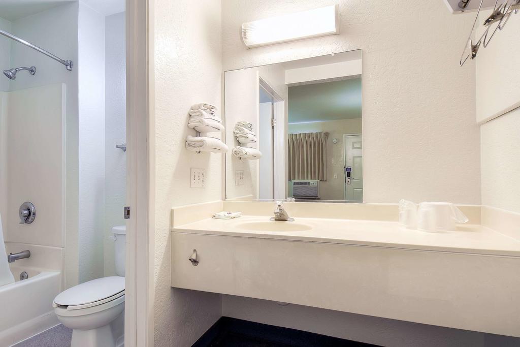 Motel 6 Anaheim Stadium - Orange Eksteriør bilde