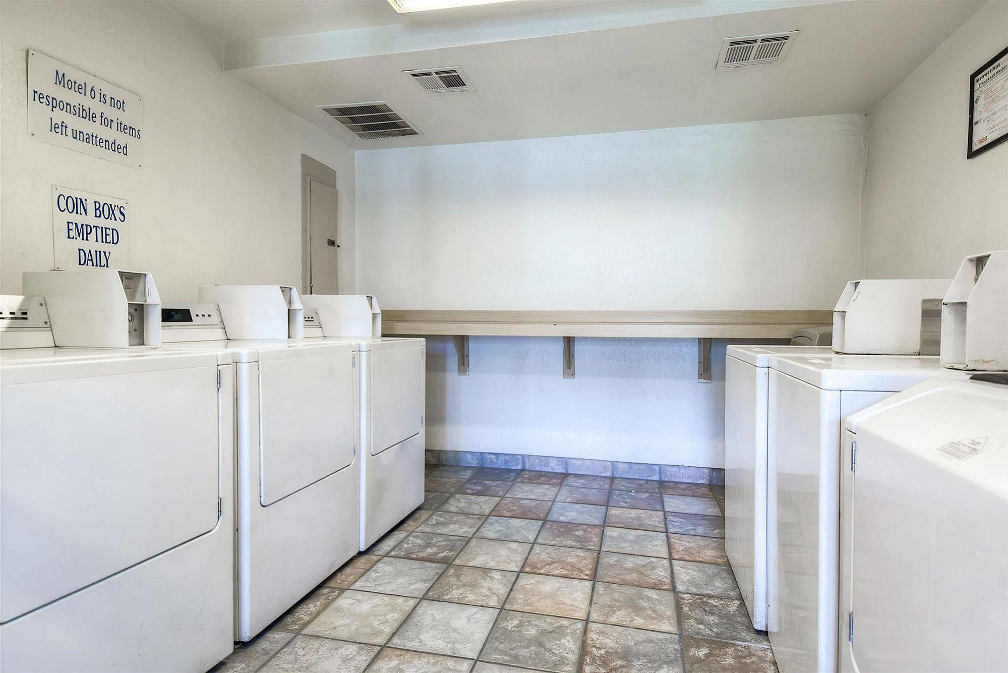 Motel 6 Anaheim Stadium - Orange Eksteriør bilde