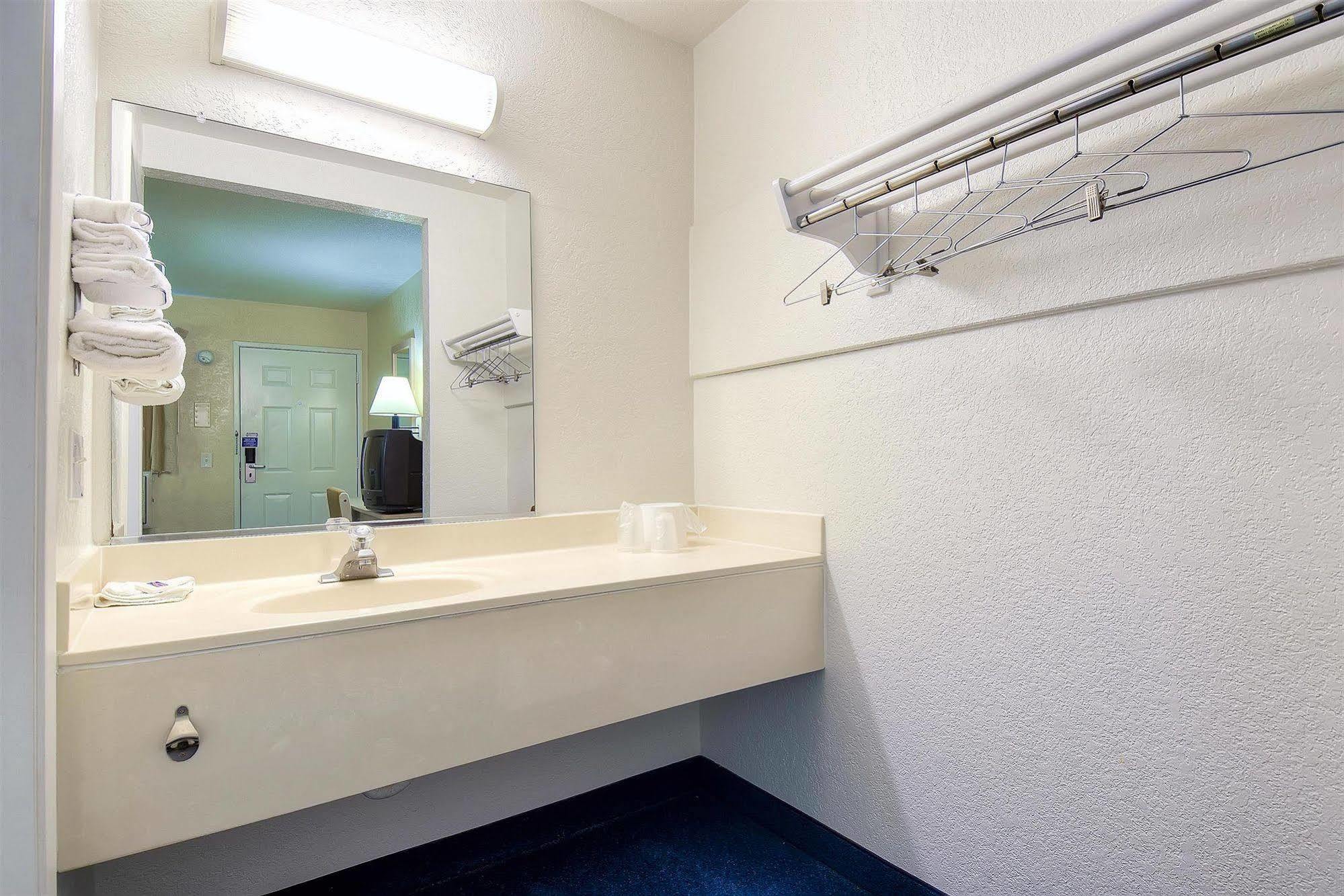 Motel 6 Anaheim Stadium - Orange Eksteriør bilde