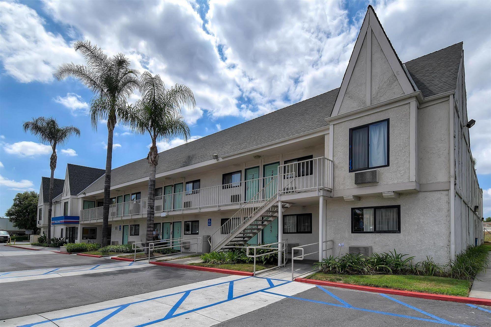 Motel 6 Anaheim Stadium - Orange Eksteriør bilde