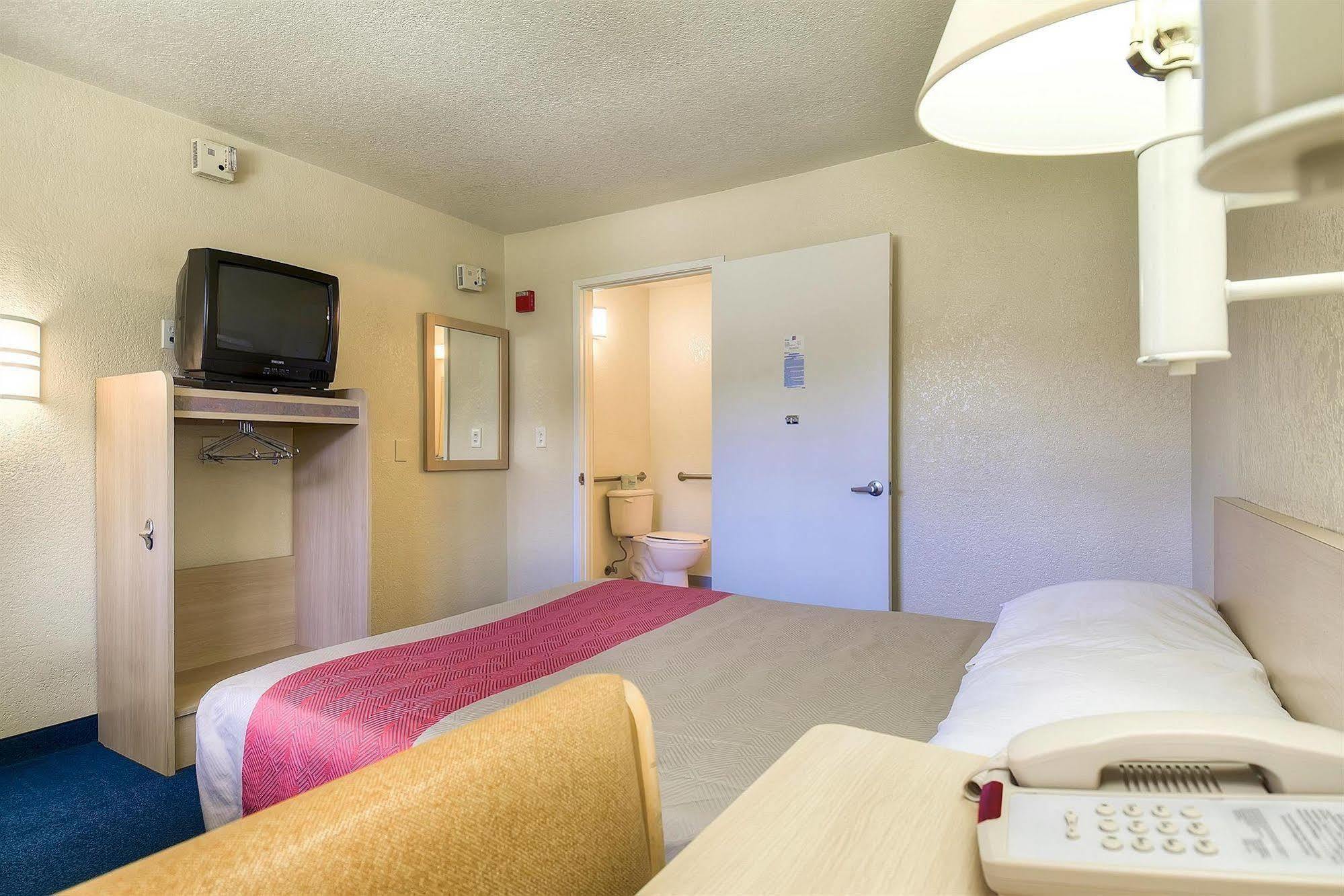 Motel 6 Anaheim Stadium - Orange Eksteriør bilde