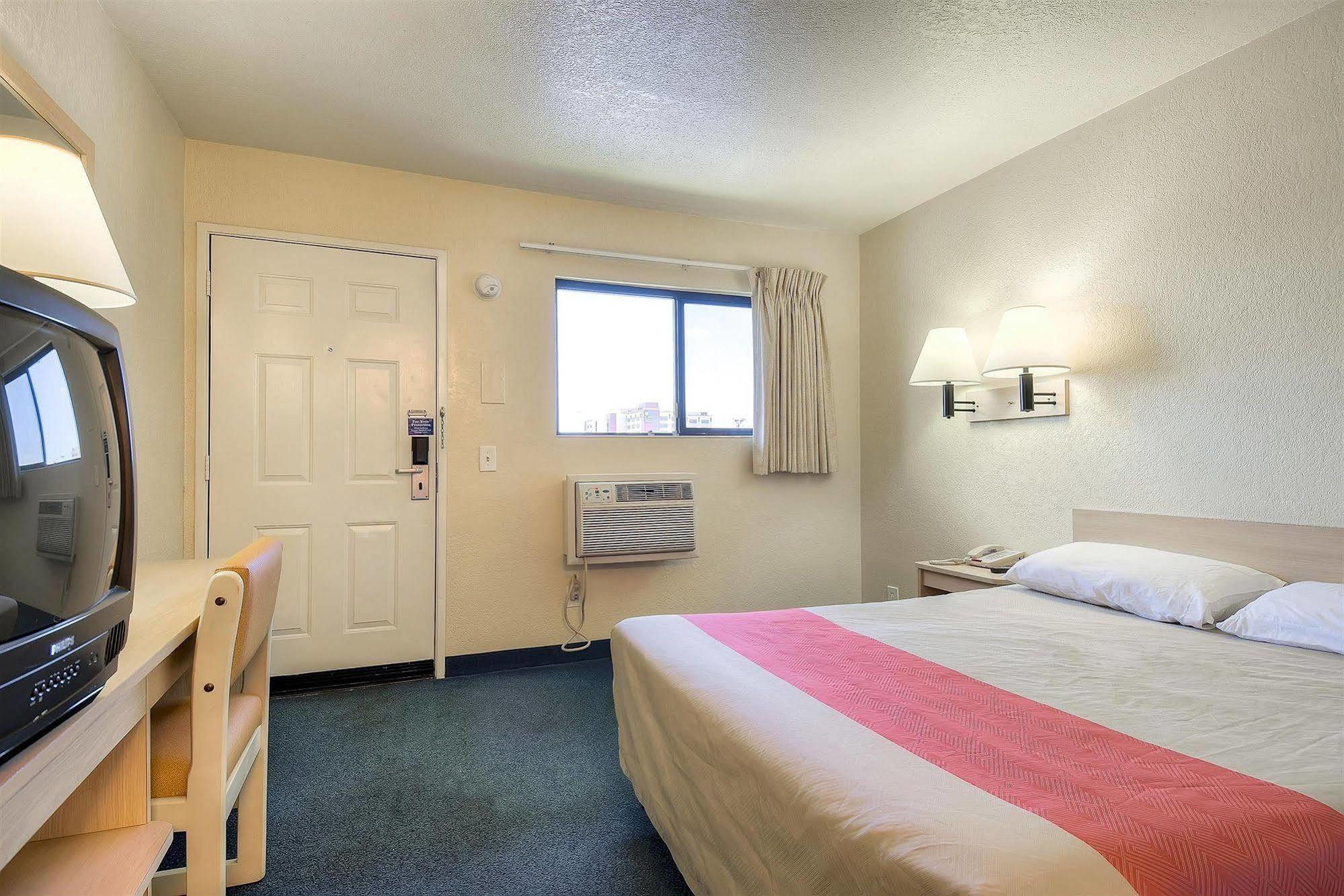 Motel 6 Anaheim Stadium - Orange Eksteriør bilde