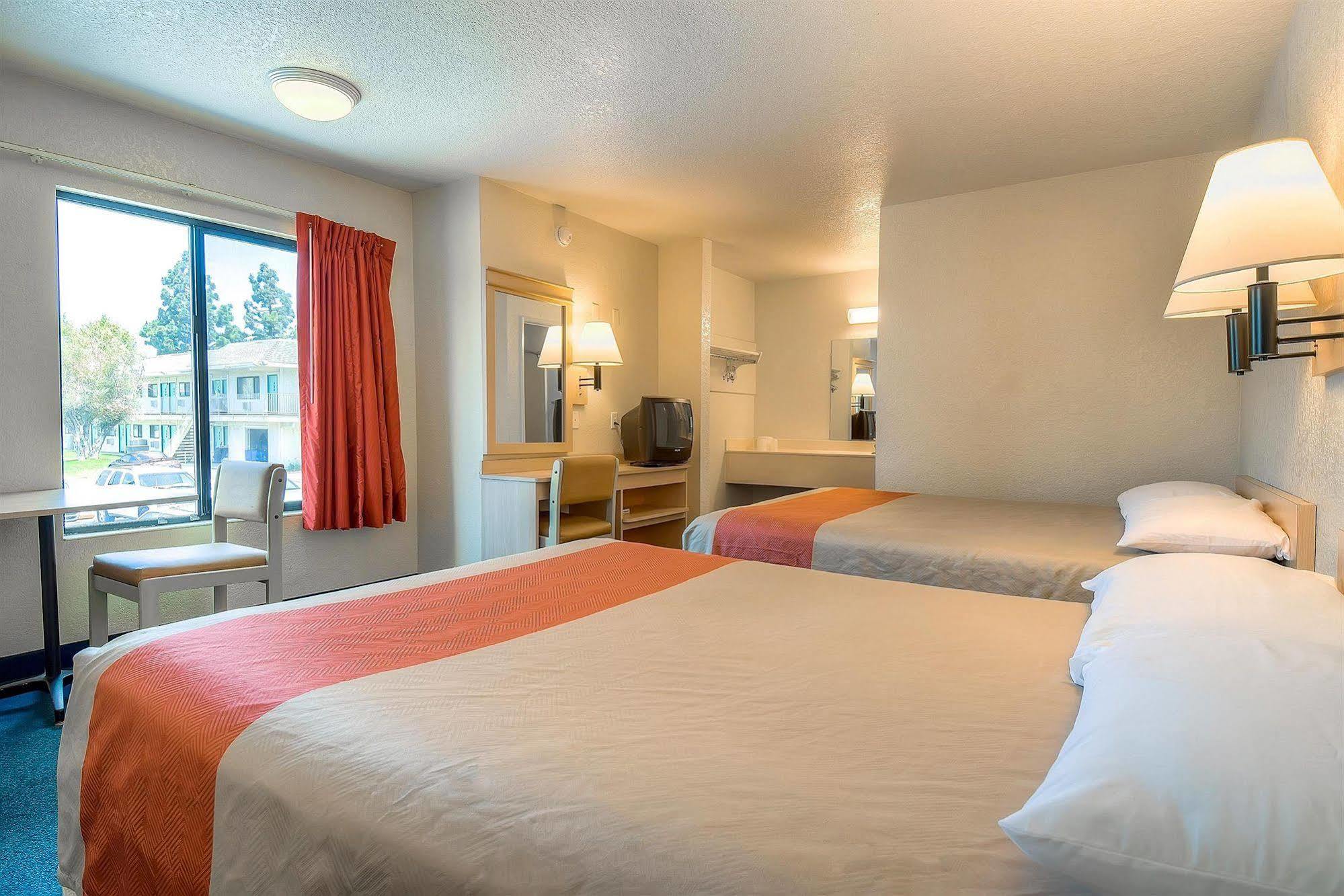 Motel 6 Anaheim Stadium - Orange Eksteriør bilde