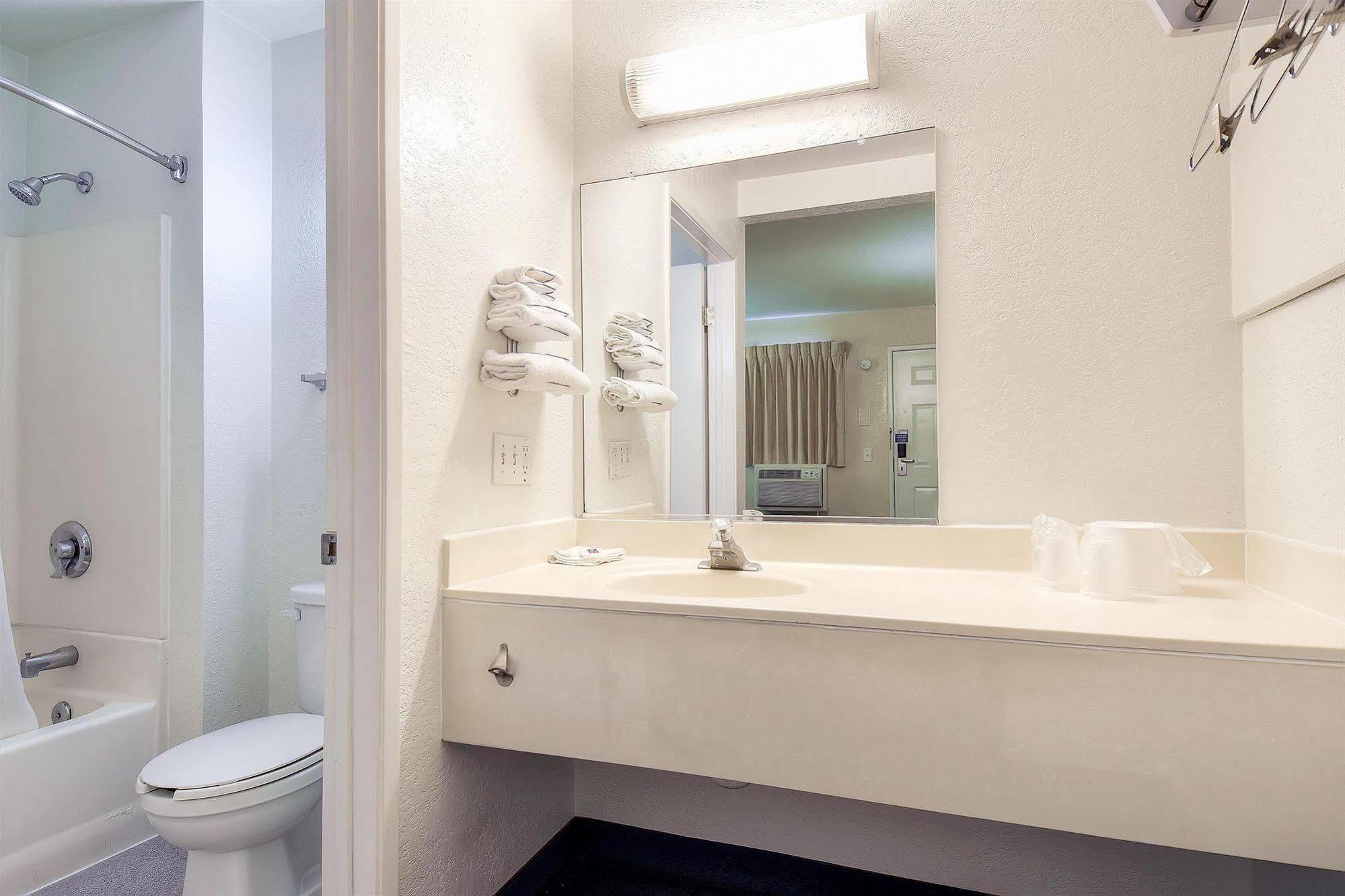 Motel 6 Anaheim Stadium - Orange Eksteriør bilde